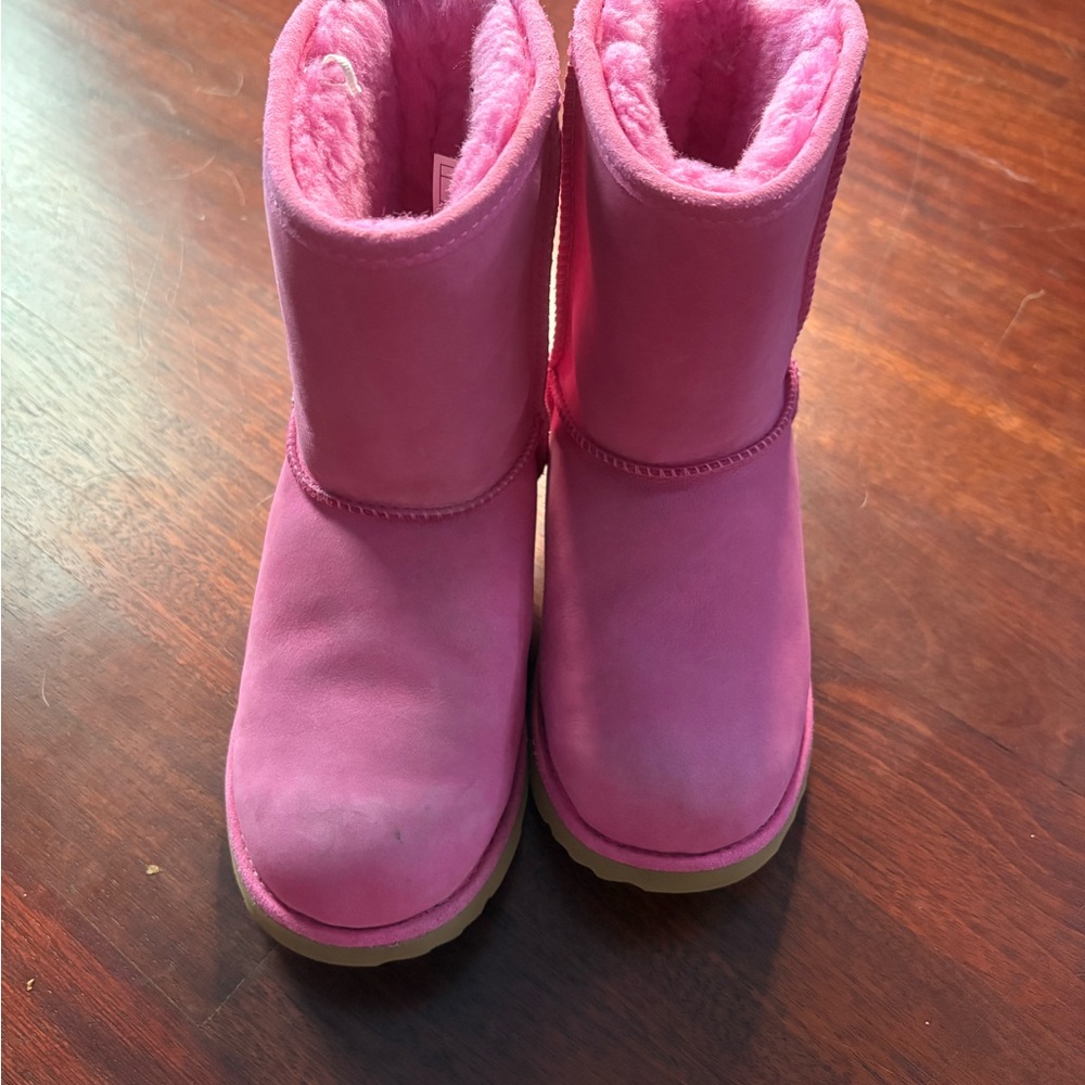 UGG Kids Boots in Vibrant Pink